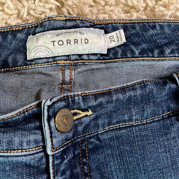 Torrid Distressed Denim Cutoff Shorts 20 - Picture 2 of 12